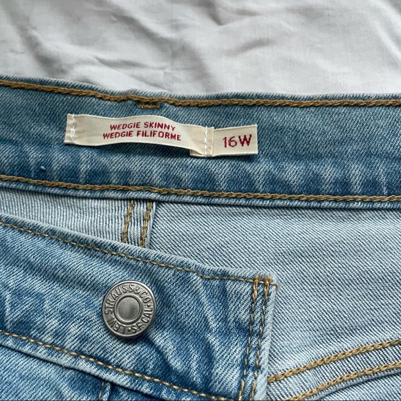 NWOT Levi's Wedgie Skinny Jeans Light Wash 16W Raw Hem - Picture 5 of 13